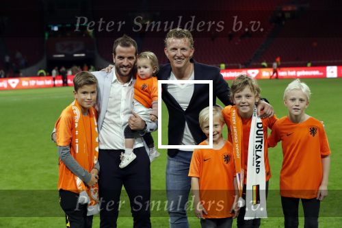 Amsterdam 13 oktober 2018
Nederland - Duitsland in de Johan Cruijff arens . eindstand 3-0
Na de Wedstrijd werden Dirk Kuyt en Rafael v d Vaart  gehuldigd. Dirk had zijn vrouw Gertrude en kinderen meegenomen. Rafael had zijn vriendin Estavan Polman en zijn kinderen Damian en Jesslynn meegenomen . Ook zijn ouders en schoonouders waren erbij.