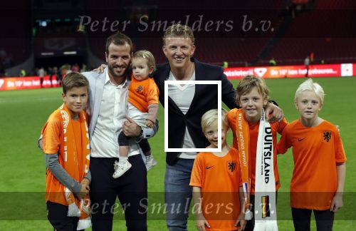 Amsterdam 13 oktober 2018
Nederland - Duitsland in de Johan Cruijff arens . eindstand 3-0
Na de Wedstrijd werden Dirk Kuyt en Rafael v d Vaart  gehuldigd. Dirk had zijn vrouw Gertrude en kinderen meegenomen. Rafael had zijn vriendin Estavan Polman en zijn kinderen Damian en Jesslynn meegenomen . Ook zijn ouders en schoonouders waren erbij.