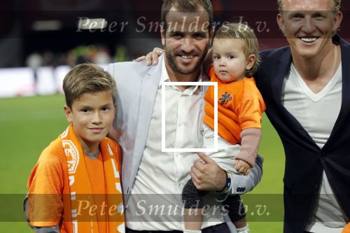 Amsterdam 13 oktober 2018
Nederland - Duitsland in de Johan Cruijff arens . eindstand 3-0
Na de Wedstrijd werden Dirk Kuyt en Rafael v d Vaart  gehuldigd. Dirk had zijn vrouw Gertrude en kinderen meegenomen. Rafael had zijn vriendin Estavan Polman en zijn kinderen Damian en Jesslynn meegenomen . Ook zijn ouders en schoonouders waren erbij.