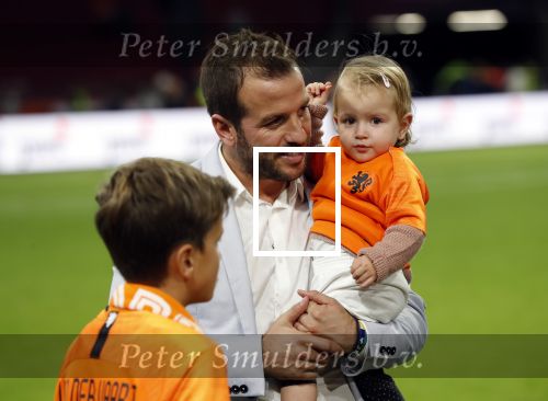 Amsterdam 13 oktober 2018
Nederland - Duitsland in de Johan Cruijff arens . eindstand 3-0
Na de Wedstrijd werden Dirk Kuyt en Rafael v d Vaart  gehuldigd. Dirk had zijn vrouw Gertrude en kinderen meegenomen. Rafael had zijn vriendin Estavan Polman en zijn kinderen Damian en Jesslynn meegenomen . Ook zijn ouders en schoonouders waren erbij.