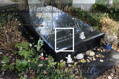 Amsterdam 9 oktober 2018
Diverse graven van bekende Nederlanders (Bners) op Zorgvlied.
Dit is het graf van Ramses Shaffy.