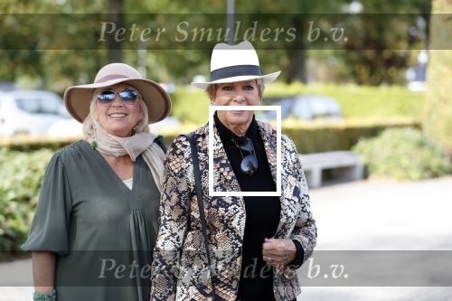 Woudenberg 8 oktober 2018
Herdenkingsdienst Anneke Gronloh in crematorium Woudenberg. Ria Valk en Willke Alberti
