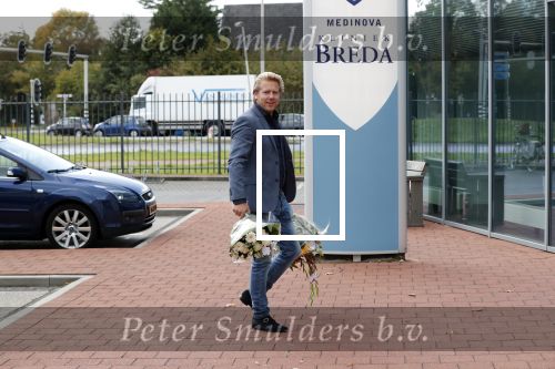 Breda 2 oktober 2018
Robbert Hinfelaar gaat op bezoek bij zijn vrouw Patricia Paay die in de kliniek medinova geopereerd is en een nieuwe heup heeft gekregen.