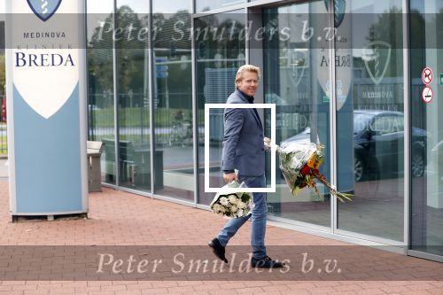 Breda 2 oktober 2018
Robbert Hinfelaar gaat op bezoek bij zijn vrouw Patricia Paay die in de kliniek medinova geopereerd is en een nieuwe heup heeft gekregen.