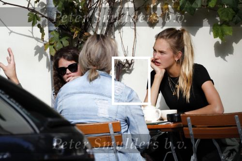 Amsterdam 17 oktober 2018
Romee Strijd en haar man Laurens v leeuwen op terras in amsterdam en bij hun appartement dat ze afgelopen zomer gekocht hebben.