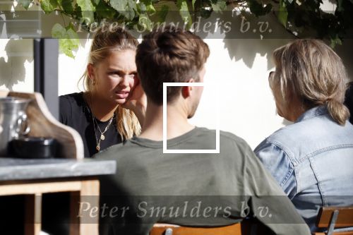 Amsterdam 17 oktober 2018
Romee Strijd en haar man Laurens v leeuwen op terras in amsterdam en bij hun appartement dat ze afgelopen zomer gekocht hebben.