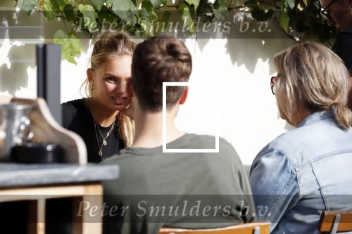 Amsterdam 17 oktober 2018
Romee Strijd en haar man Laurens v leeuwen op terras in amsterdam en bij hun appartement dat ze afgelopen zomer gekocht hebben.