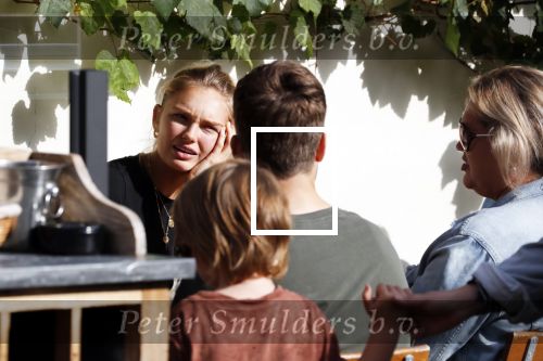 Amsterdam 17 oktober 2018
Romee Strijd en haar man Laurens v leeuwen op terras in amsterdam en bij hun appartement dat ze afgelopen zomer gekocht hebben.
