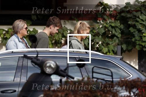 Amsterdam 17 oktober 2018
Romee Strijd en haar man Laurens v leeuwen op terras in amsterdam en bij hun appartement dat ze afgelopen zomer gekocht hebben.