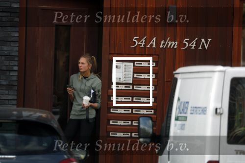 Amsterdam 17 oktober 2018
Romee Strijd en haar man Laurens v leeuwen op terras in amsterdam en bij hun appartement dat ze afgelopen zomer gekocht hebben.