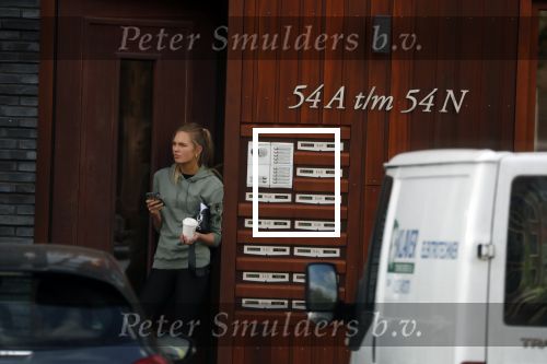 Amsterdam 17 oktober 2018
Romee Strijd en haar man Laurens v leeuwen op terras in amsterdam en bij hun appartement dat ze afgelopen zomer gekocht hebben.