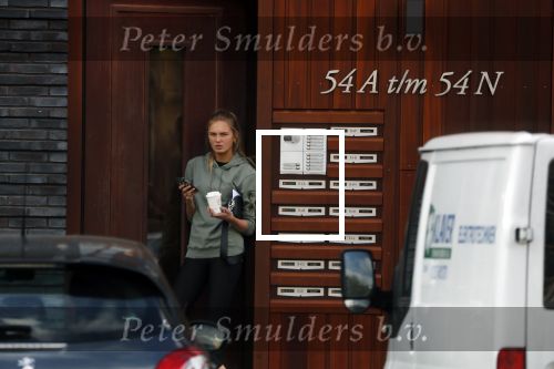 Amsterdam 17 oktober 2018
Romee Strijd en haar man Laurens v leeuwen op terras in amsterdam en bij hun appartement dat ze afgelopen zomer gekocht hebben.