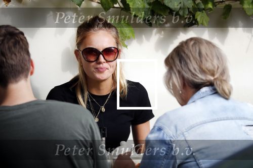 Amsterdam 17 oktober 2018
Romee Strijd en haar man Laurens v leeuwen op terras in amsterdam en bij hun appartement dat ze afgelopen zomer gekocht hebben.