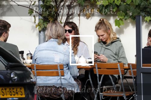 Amsterdam 17 oktober 2018
Romee Strijd en haar man Laurens v leeuwen op terras in amsterdam en bij hun appartement dat ze afgelopen zomer gekocht hebben.