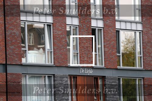 Amsterdam 17 oktober 2018
Romee Strijd en haar man Laurens v leeuwen op terras in amsterdam en bij hun appartement dat ze afgelopen zomer gekocht hebben.