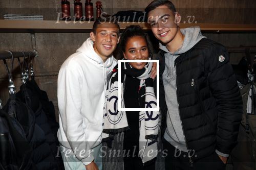Amsterdam 8 oktober 2018
Presentatie jassenlijn Duno bij 1 op de cornelis schuytstraat. Ruud Gullit bkrijgt eerste jas. Maxim Joelle Gullit en Nigel ( zoon Karin de Rooij)