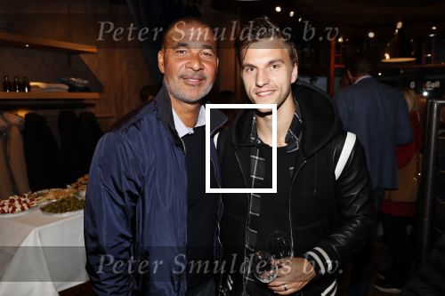 Amsterdam 8 oktober 2018
Presentatie jassenlijn Duno bij 1 op de cornelis schuytstraat. Ruud Gullit bkrijgt eerste jas. Ruud en Joel Veltman