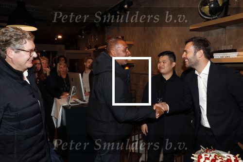 Amsterdam 8 oktober 2018
Presentatie jassenlijn Duno bij 1 op de cornelis schuytstraat. Ruud Gullit bkrijgt eerste jas.