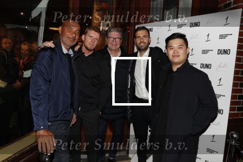 Amsterdam 8 oktober 2018
Presentatie jassenlijn Duno bij 1 op de cornelis schuytstraat. Ruud Gullit bkrijgt eerste jas.
