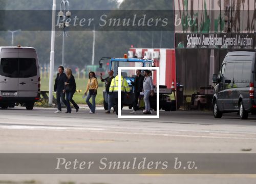 Schiphol Oost 4 oktober 2018
Vrienden van Johnny de Mol en zijn vrouw Anouk vertrekken vanaf schiphol oost met een prive vliegtuig naar Portugal. Aanwezig oa Willek Alberti  , broer Kaj Lerby met gezin Dinand en Lucy Woesthoff John Ewbank en Kelly Weekers Katja Schuurman en Freek v Noordwijk Tony Berk manager Carlijn de Vries met man Nikkie Plessen en Linda de Mol met Jeroen Rietbergen en kinderen Noah en Julian.