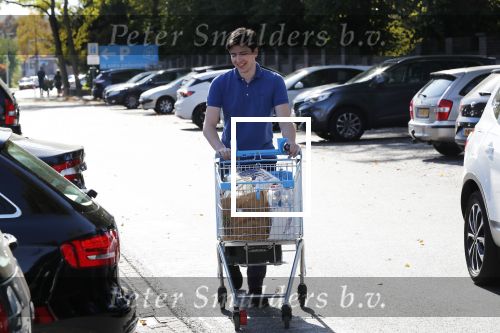 Ubbergen 13 oktober 2018
Sjoerd v Gils de partner van Rob Jetten doet boodschappen.
