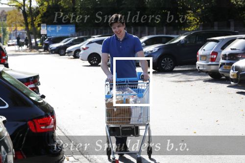 Ubbergen 13 oktober 2018
Sjoerd v Gils de partner van Rob Jetten doet boodschappen.