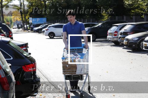 Ubbergen 13 oktober 2018
Sjoerd v Gils de partner van Rob Jetten doet boodschappen.