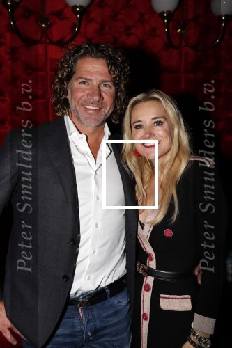 Amsterdam 5 november 2018
Opening Toppers party cafe met Jan Smit Jeroen v d Boom Rene Froger en Gerard Joling. Sonja Bakker met partner Barry Suijdam