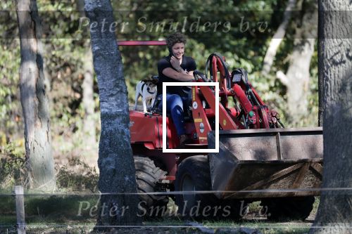 Boekel 10 oktober 2018
Steffi Verhagen aan het werk bij haar boerderij. In beokel zijn momenteel veel wolven waar jacht op wordt gemaakt door jagers.