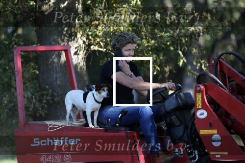 Boekel 10 oktober 2018
Steffi Verhagen aan het werk bij haar boerderij. In beokel zijn momenteel veel wolven waar jacht op wordt gemaakt door jagers.
