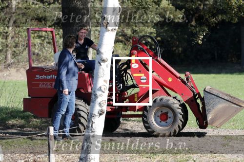 Boekel 10 oktober 2018
Steffi Verhagen aan het werk bij haar boerderij. In beokel zijn momenteel veel wolven waar jacht op wordt gemaakt door jagers.