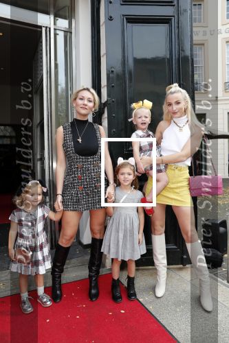 Den Haag 14 oktober 2018
Premiere Woezel en pip in koninklijke schouwburg Den haag. Susanna Klibansky met kinderen