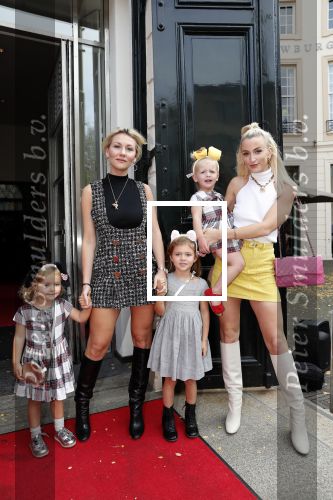 Den Haag 14 oktober 2018
Premiere Woezel en pip in koninklijke schouwburg Den haag. Susanna Klibansky met kinderen