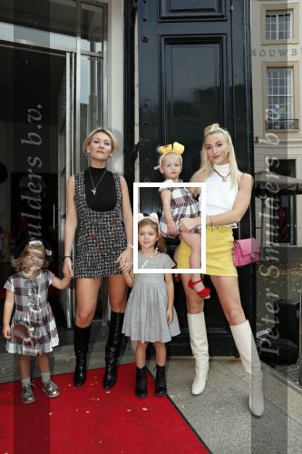 Den Haag 14 oktober 2018
Premiere Woezel en pip in koninklijke schouwburg Den haag. Susanna Klibansky met kinderen