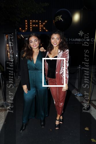 Amsterdam 8 oktober 2018
JFK Gala in de harbour Club. Wilfred Genee ontvangt uit handen van Prins Bernhard de prijs voor man van het jaar. Marieke Elsinga presenteert het gala. Tara Hetharia met een vriendin