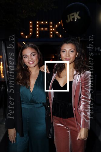 Amsterdam 8 oktober 2018
JFK Gala in de harbour Club. Wilfred Genee ontvangt uit handen van Prins Bernhard de prijs voor man van het jaar. Marieke Elsinga presenteert het gala. Tara Hetharia met een vriendin