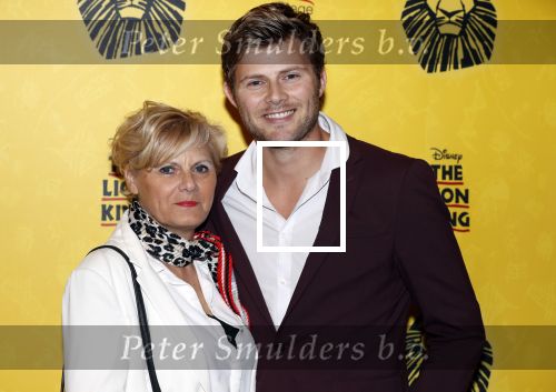 Scheveningen 17 oktober 2018
2 jaar de Lion King in het afas circustheater. Tim Douwsma met moeder
