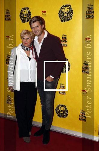 Scheveningen 17 oktober 2018
2 jaar de Lion King in het afas circustheater. Tim Douwsma met moeder
