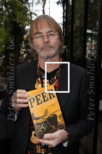 Hilversum 8 oktober 2018
Boek presentatie Peter Koelewijn bij wisseloord studioï¿½s. Het boek is geschreven door Tjerk Lammers.
Tjerk Lammers