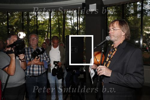 Hilversum 8 oktober 2018
Boek presentatie Peter Koelewijn bij wisseloord studioï¿½s. Het boek is geschreven door Tjerk Lammers.