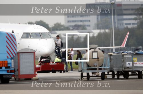 Schiphol Oost 4 oktober 2018
Vrienden van Johnny de Mol en zijn vrouw Anouk vertrekken vanaf schiphol oost met een prive vliegtuig naar Portugal. Aanwezig oa Willek Alberti  , broer Kaj Lerby met gezin Dinand en Lucy Woesthoff John Ewbank en Kelly Weekers Katja Schuurman en Freek v Noordwijk Tony Berk manager Carlijn de Vries met man Nikkie Plessen en Linda de Mol met Jeroen Rietbergen en kinderen Noah en Julian.