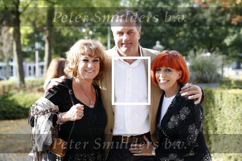 Woudenberg 8 oktober 2018
Herdenkingsdienst Anneke Gronloh in crematorium Woudenberg. Trea Dobbs met partner en Jose Hoebee