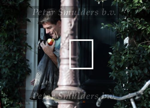 Amsterdam 16 oktober 2018
Twan Huys verlaat zijn huis nadat kort daarvoor ook zijn vrouw vertrokken is.
