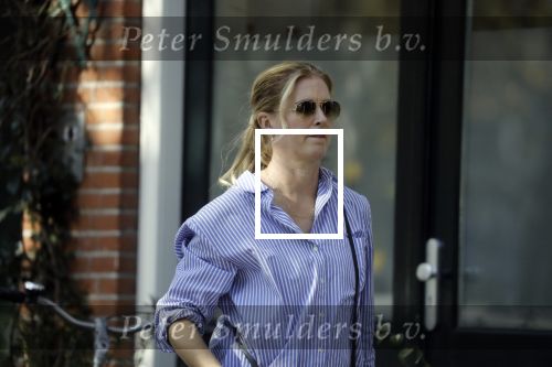Amsterdam 16 oktober 2018
Cheryl Franks, echtgenote van Twan Huys verlaat haar huis.n