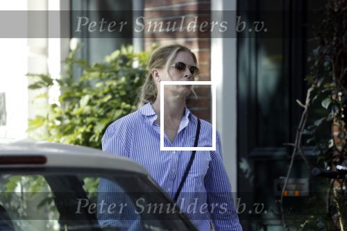 Amsterdam 16 oktober 2018
Cheryl Franks, echtgenote van Twan Huys verlaat haar huis.n