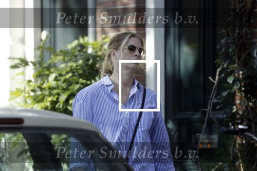 Amsterdam 16 oktober 2018
Cheryl Franks, echtgenote van Twan Huys verlaat haar huis.n