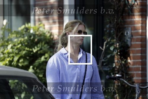 Amsterdam 16 oktober 2018
Cheryl Franks, echtgenote van Twan Huys verlaat haar huis.n