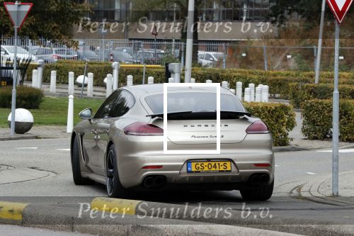 Den Haag  29 oktober 2018
Waylon en zijn zwangere vriendin Bibi Breijman gaan op controle in het Bronovo ziekenhorsche Panamera Turbo naartoe.
