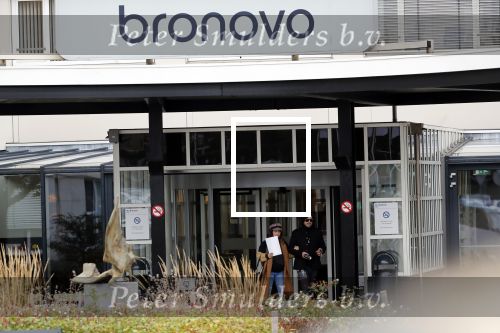 Den Haag  29 oktober 2018
Waylon en zijn zwangere vriendin Bibi Breijman gaan op controle in het Bronovo ziekenhorsche Panamera Turbo naartoe.