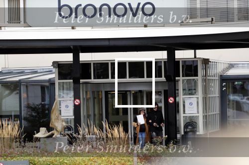 Den Haag  29 oktober 2018
Waylon en zijn zwangere vriendin Bibi Breijman gaan op controle in het Bronovo ziekenhorsche Panamera Turbo naartoe.